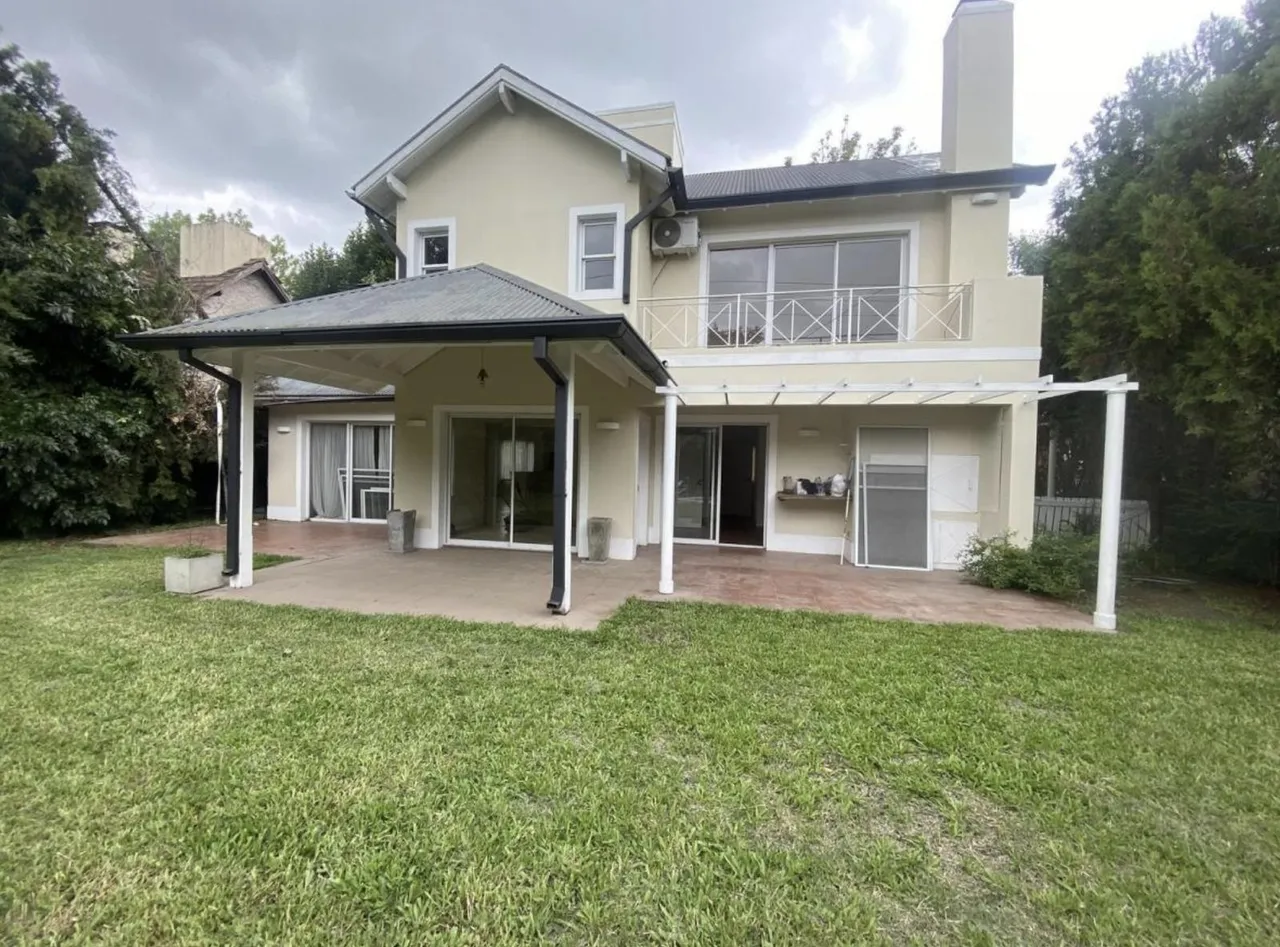 Casa en Francisco Romero 3200
