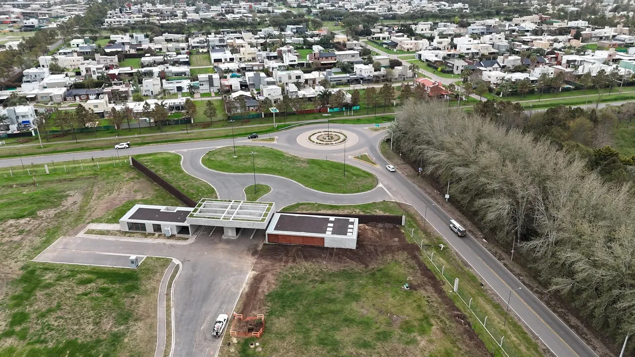Terreno en Av. Illia y Jose Hernández