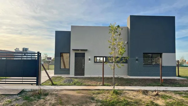 Casa en Raul Alfonsin al 1400