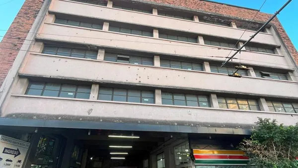 Cochera en Santa Rosa al 200