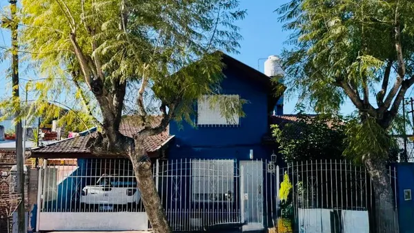 Casa en Casa en Don Bosco, Parque , Pileta, Bernal , 4 dormi