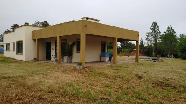 Casa en 165 entre 37 y 38 Olmos