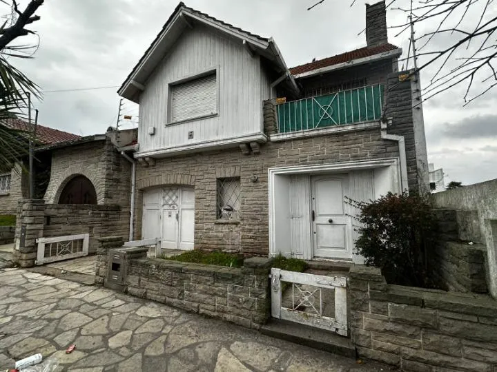 Casa en Rawson al 1100
