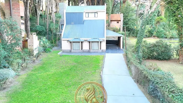Casa en De los Langostinos al 1100