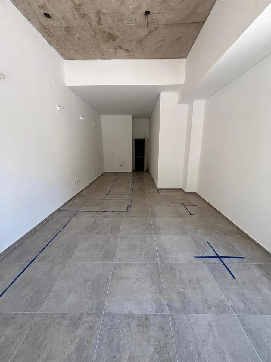 Local Comercial en ACHAVAL RODRIGUEZ al 300