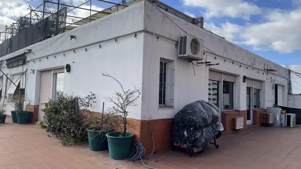Oficina en Bernardo de Irigoyen al 100