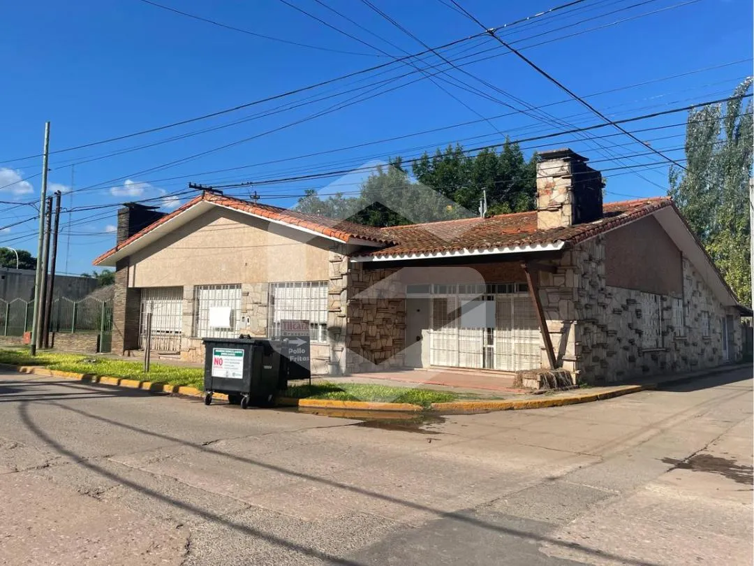 Casa en Sargento Cabral al 400