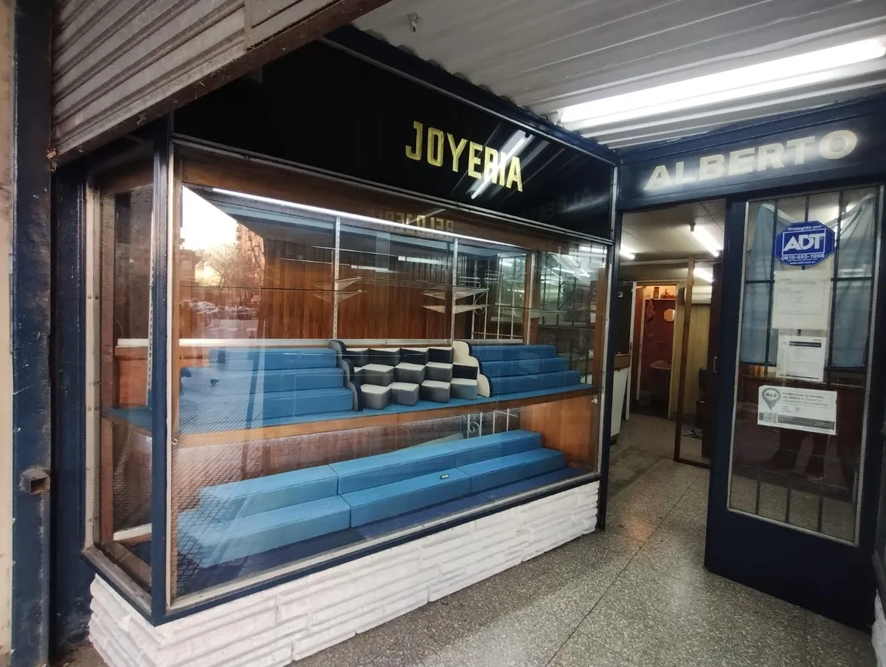 Local Comercial en Ventana al 3800