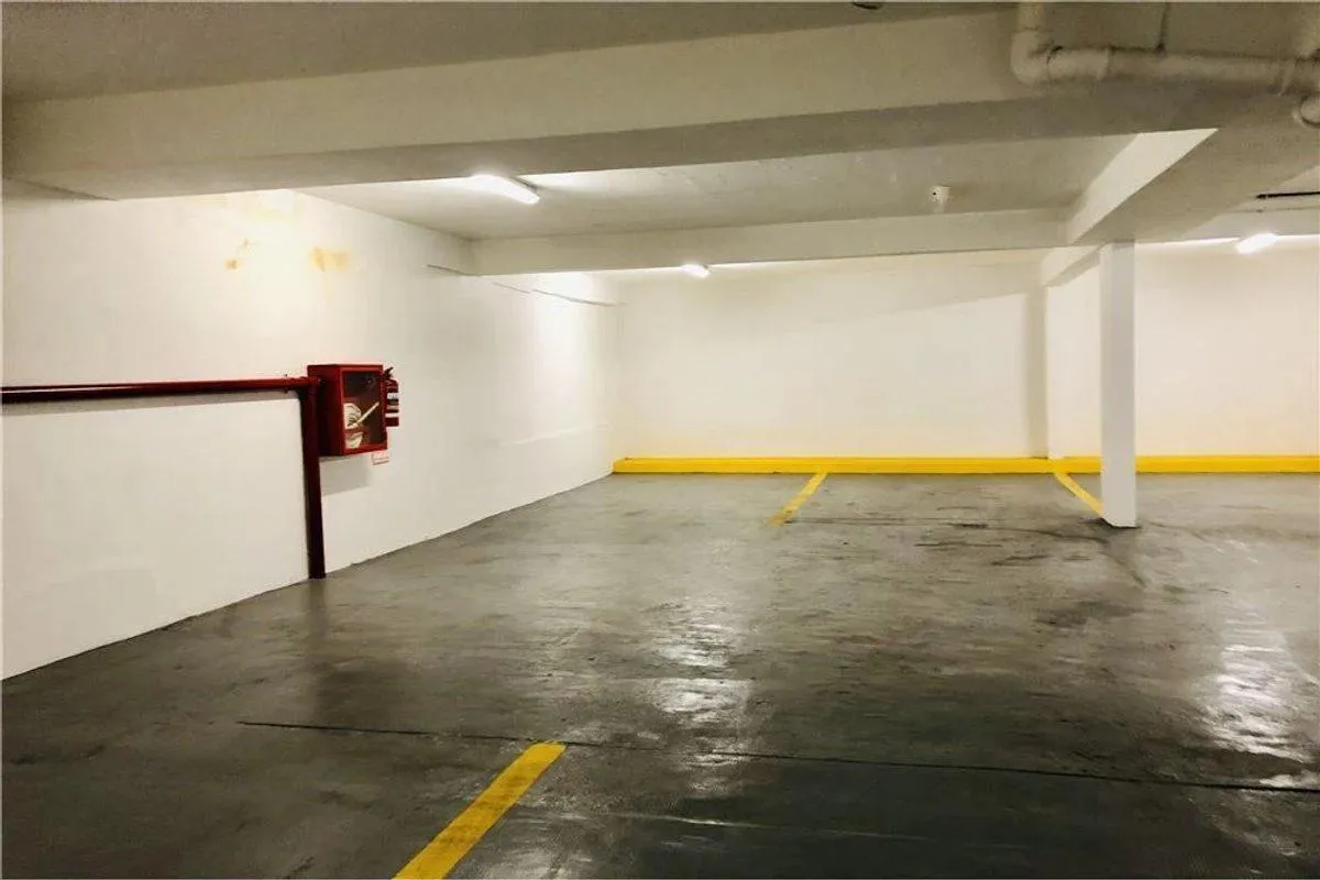 Cochera en Varias Direcciones