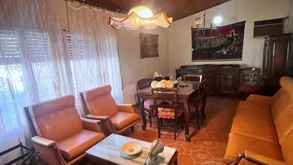 Casa en FELIX AGUILAR al 1000