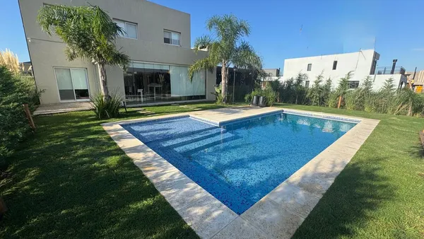 Casa en Av. de los Lagos s/n Pilar del Este