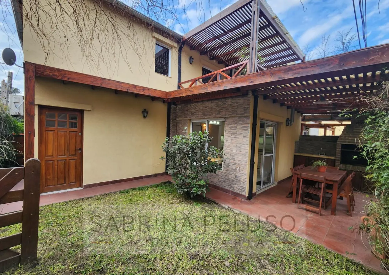 Casa en santa teresa de Jesús al 2500