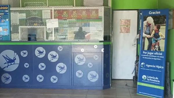 Local Comercial en 44 e/ 205 y 206 numero 5514 Lisandro Olmos