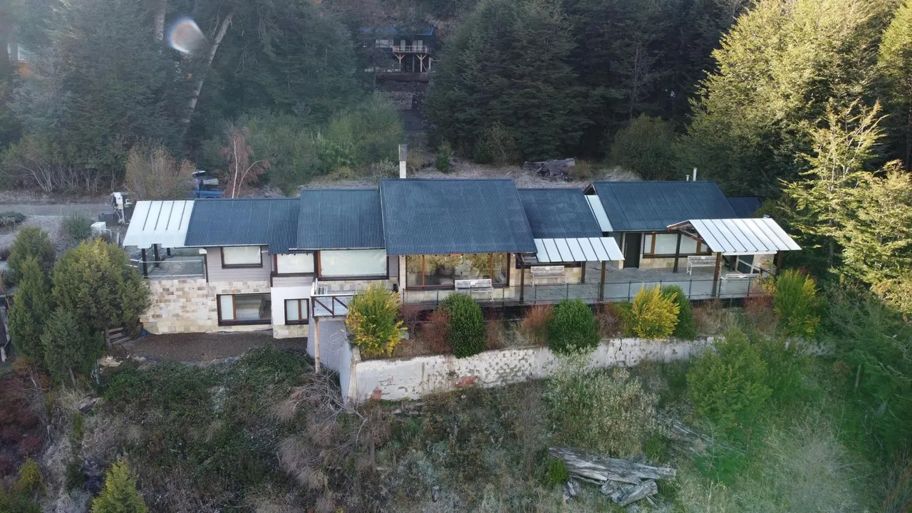 Casa en Casa con vista al lago Nahuel Huapi. Villa la Angostura, Bahia Montaña