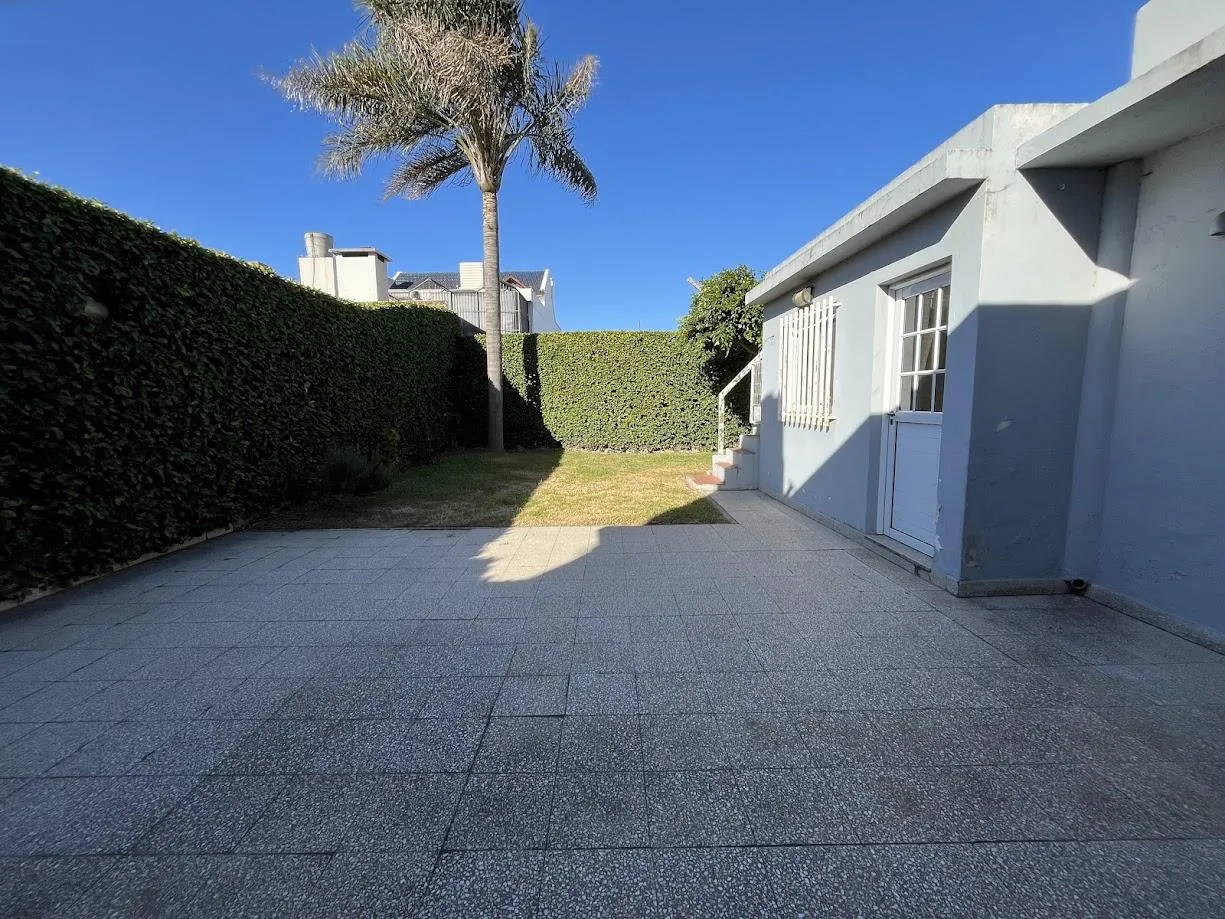 Casa en Pje Girardi al 1100