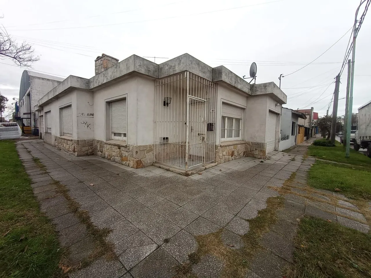 Casa en Mariano acosta al 1600