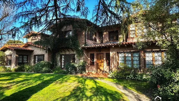 Casa en O'Brien al 1000