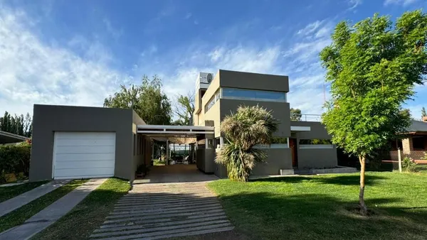 Casa en Casa en VENTA Barrio Privado La Comarca , Centenario.