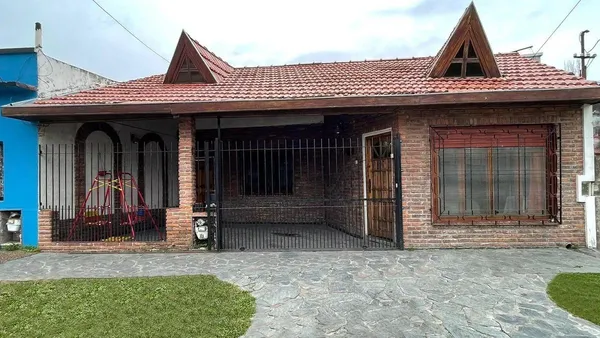 Casa en Benito perez Galdos N° 4039