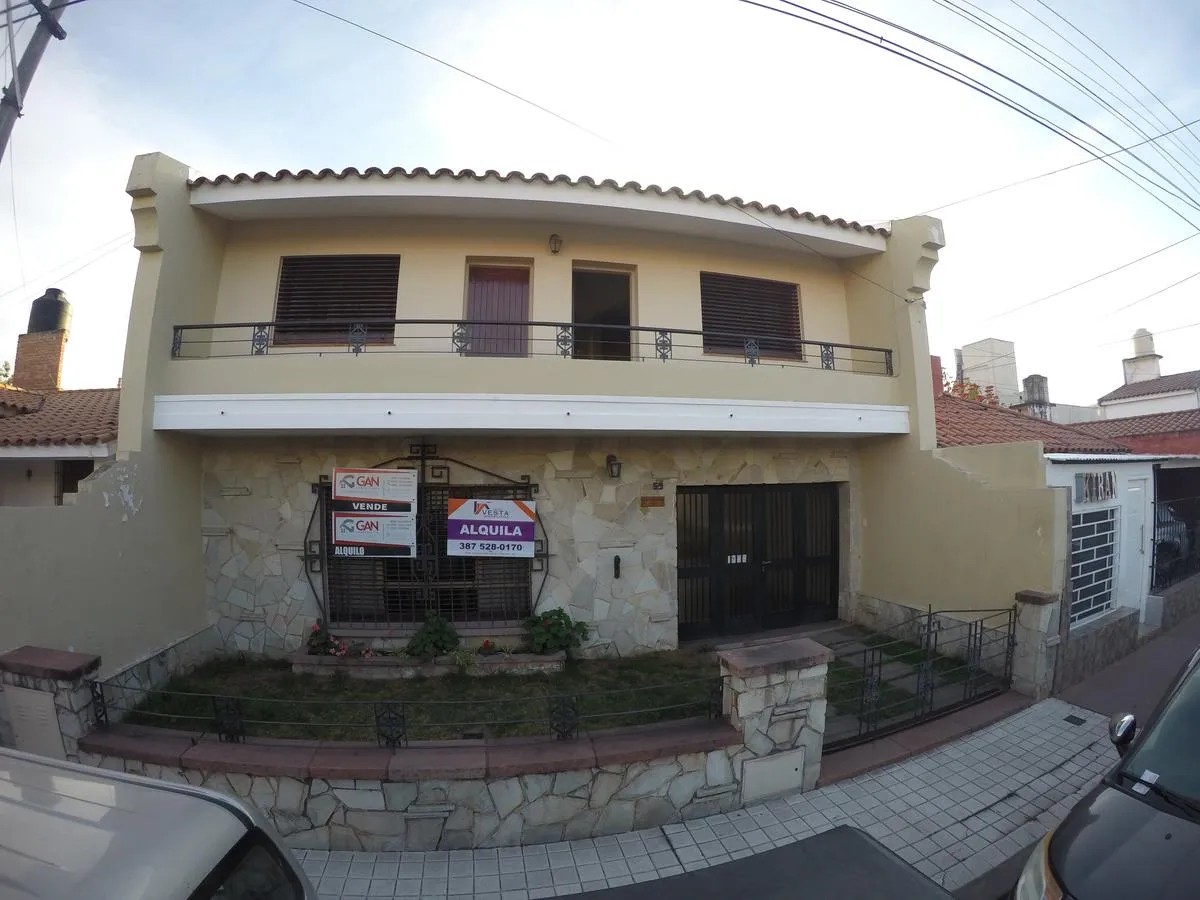 Departamento en En Venta casa en Pasaje Falcon 59 - 3 dorm. 2 baños