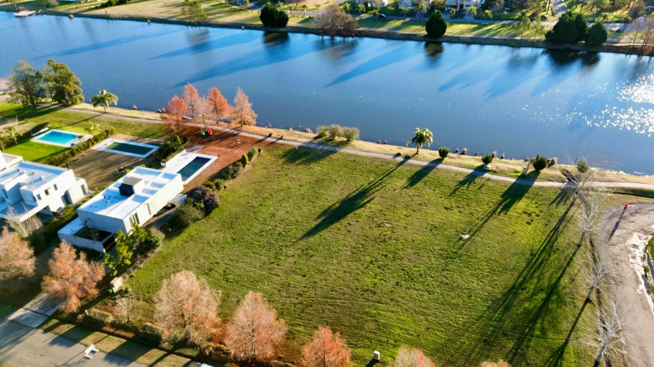 Terreno en Avenida del lago