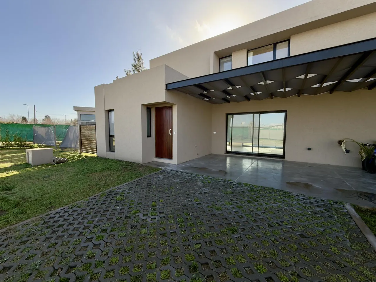 Casa en Av. Bernardo Houssay y Los Tizones