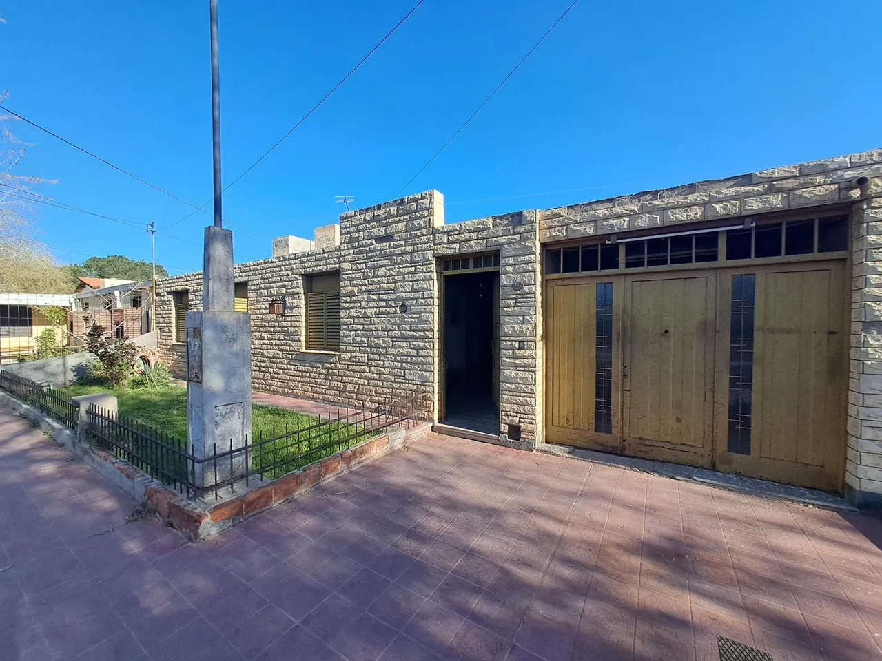 Casa en Las Orquídeas al 900