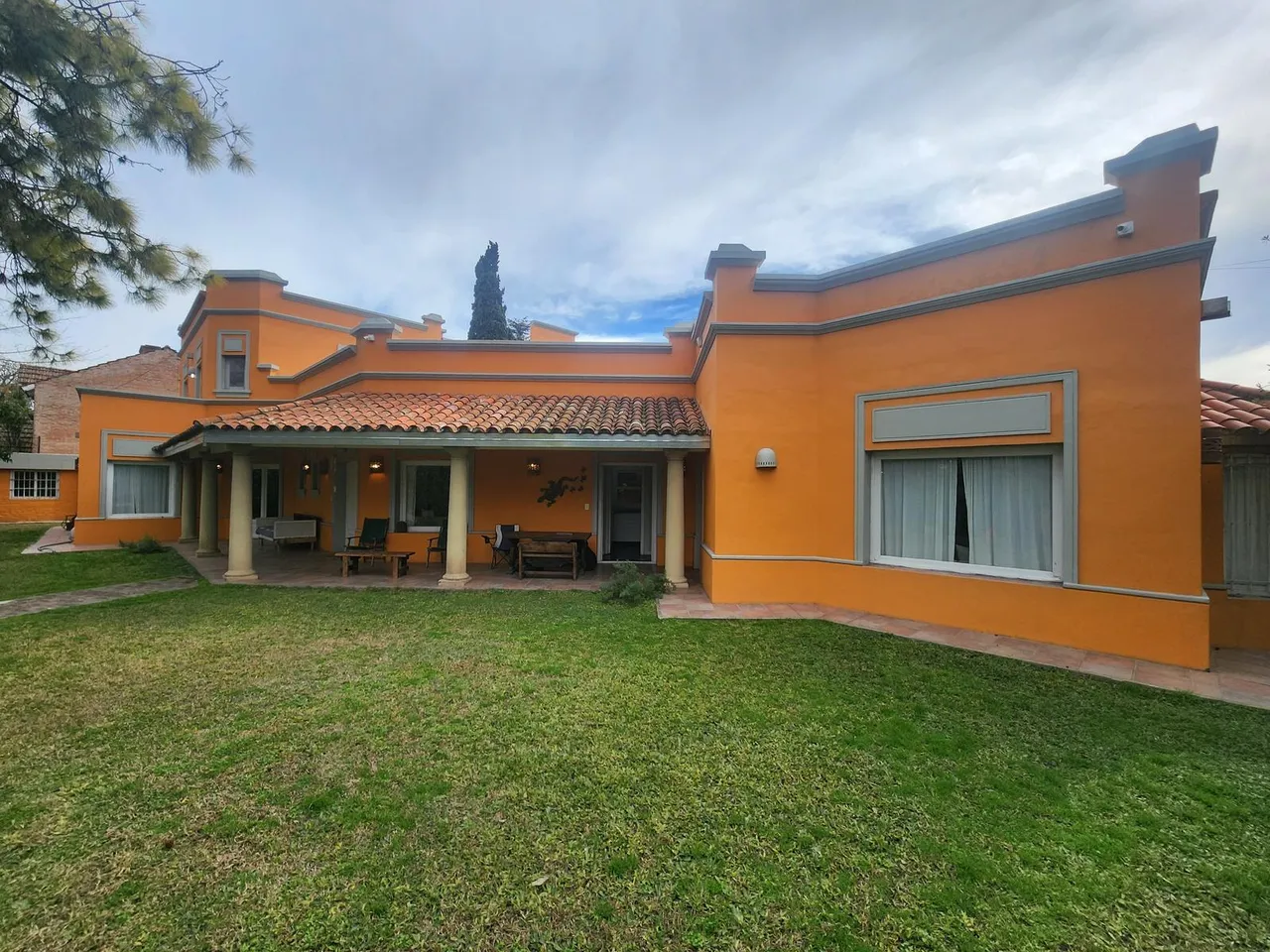 Casa en Ombu al 2400