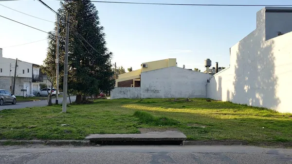 Terreno en Rivadavia al 2000