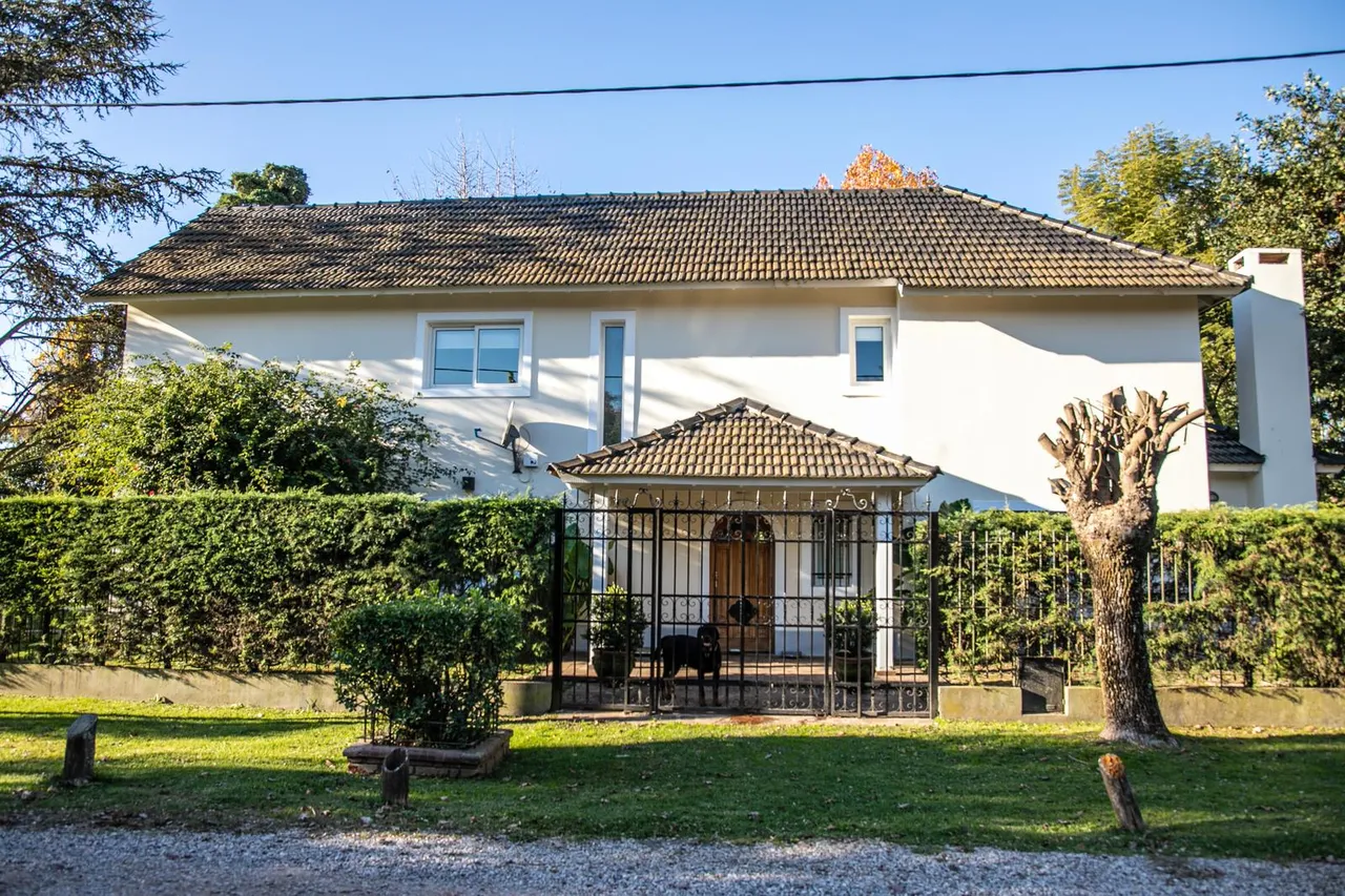 Casa en suipacha Las Retamas Barrio abierto acacias blancas