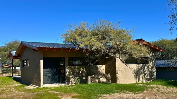 Casa en Walter Dotzauer al 1000