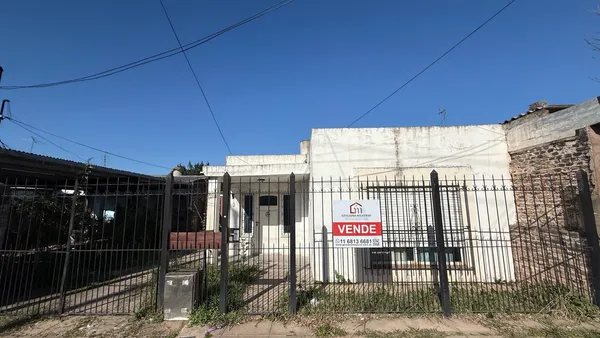 Casa en Paraguay al 2300