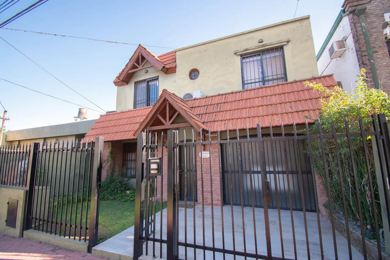 Casa en Alvarez Thomas al 1000