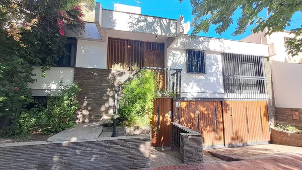 Casa en República del Líbano al 100 - B° Bombal