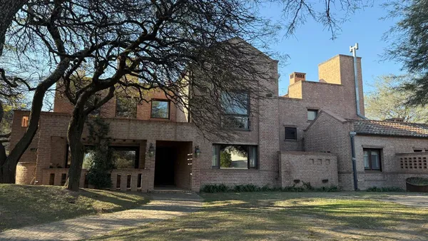 Casa en VENTA - INCRIBLE CASA EN COUNTRY JOCKEY CLUB