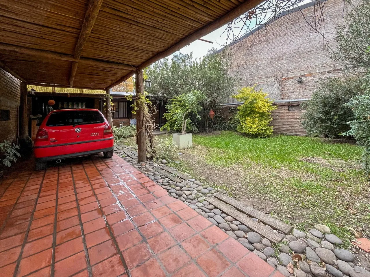 Casa en Azucena Maizani al 1400