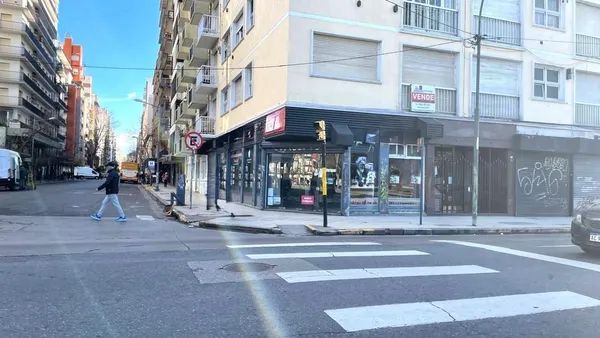 Local Comercial en Buenos Aires al 2000