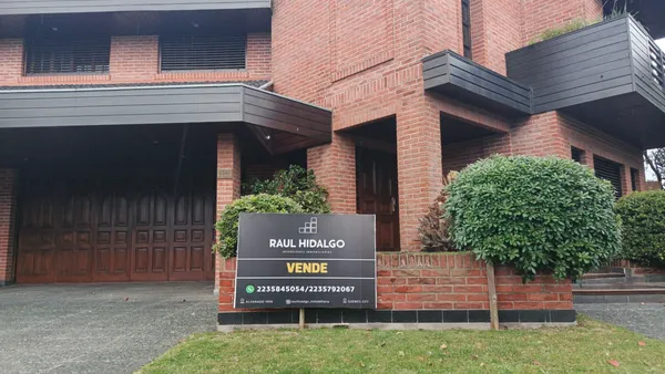 Casa en Chalet 5 ambientes en venta - Parque Luro