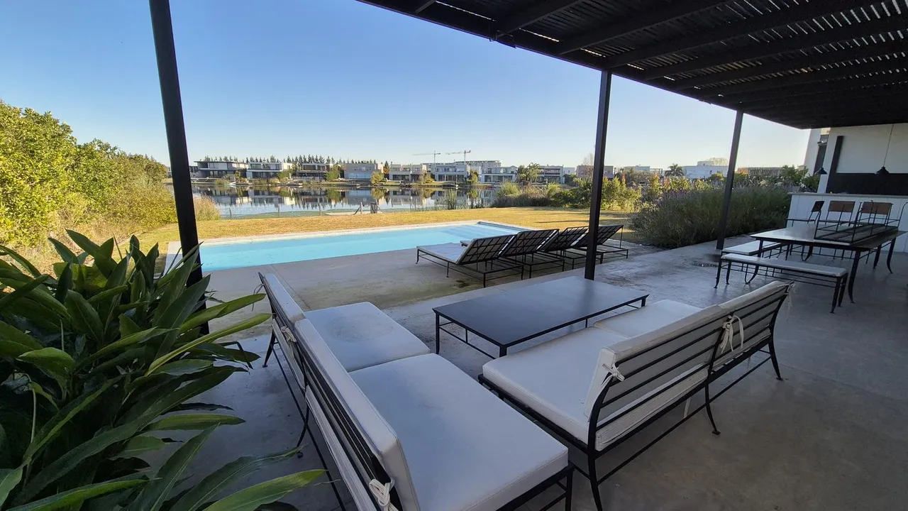 Casa en Casa 5hab en suite + servicio a la laguna en Barbarita en VENTA