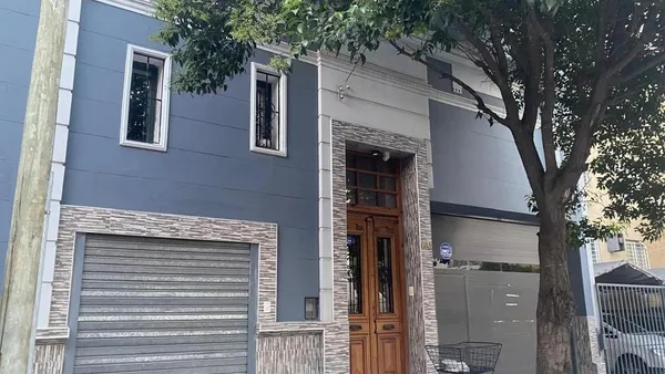 Casa en Padre Luis Monti 1890