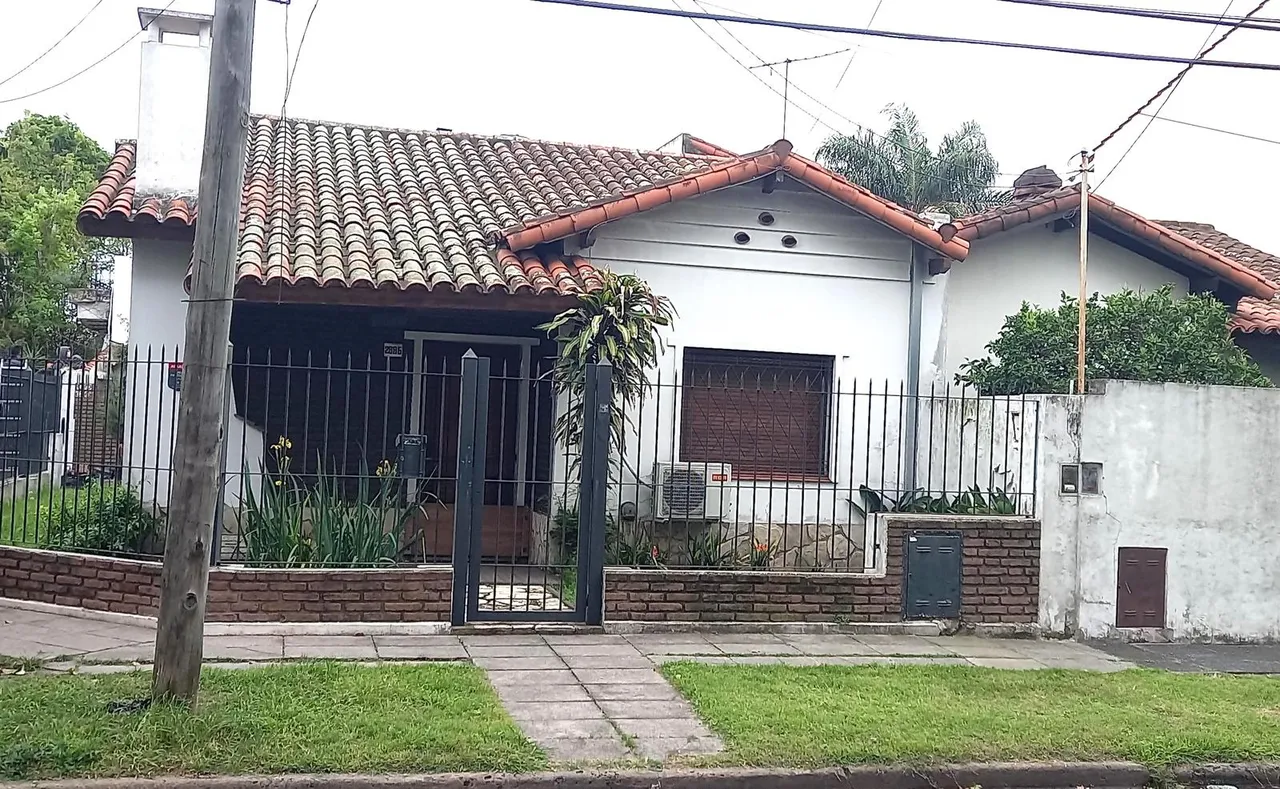 Casa en Debenedetti al 2900