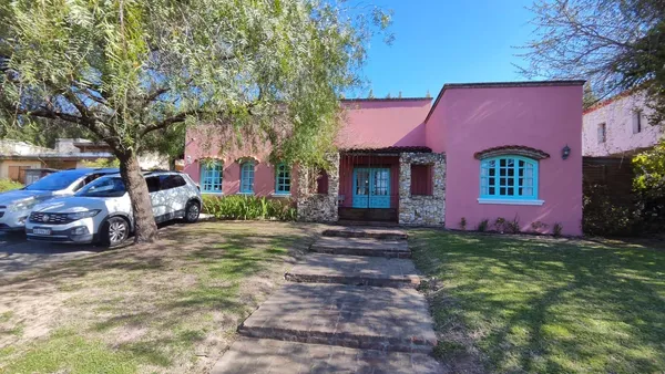 Casa en Boulevard de todos los Santos al 5700