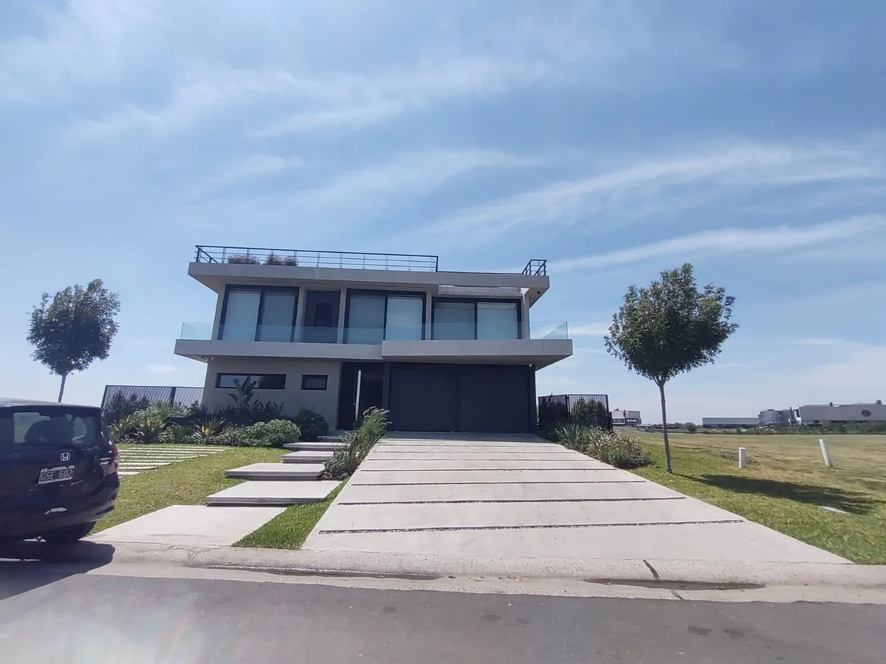 Casa en Av de los Lagos, Barrio Los Puentes 100