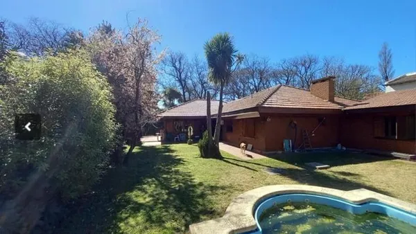 Casa en Chalet 5 Amb. c/ piscina y parque - Zona Grosellar, Marie Curie al 6200