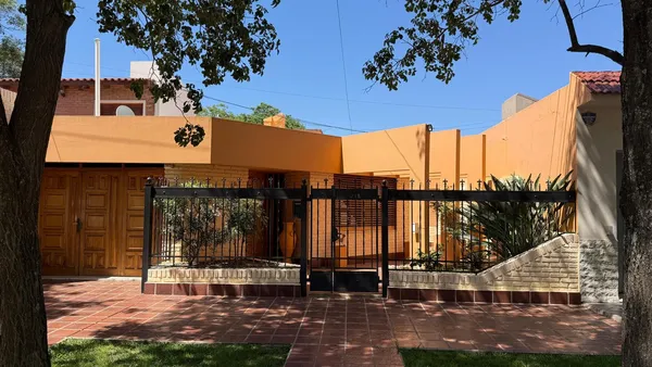 Casa en H. Irigoyen al 200