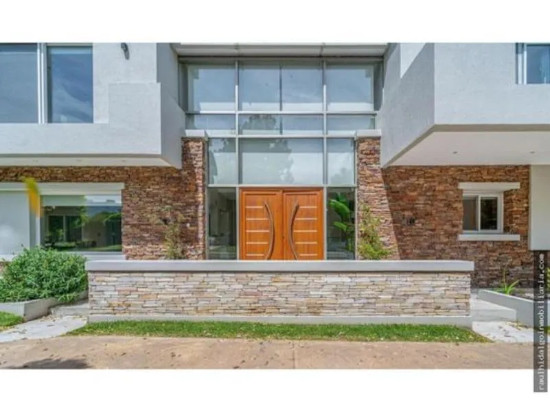Casa en Venta Casa 4 ambientes con piscina - Barrio Arenas del Sur