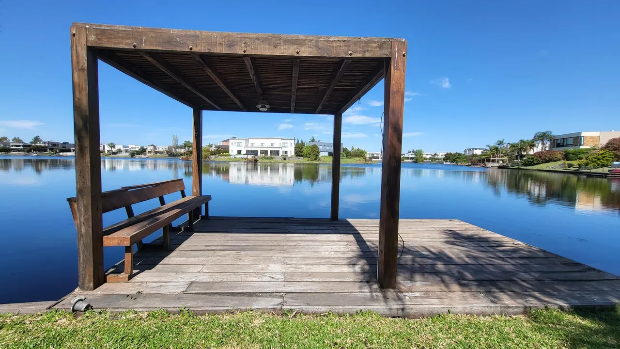 Casa en VENTA - Casa de lujo a la laguna en Alisos, Nordelta