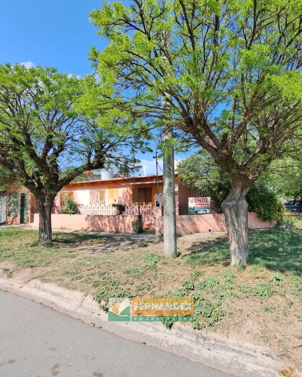 Casa en Alberdi esquina José Luro