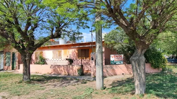 Casa en Alberdi esquina José Luro