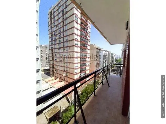 Departamento en 3 Ambientes Con Dependencia y Cochera Macrocentro